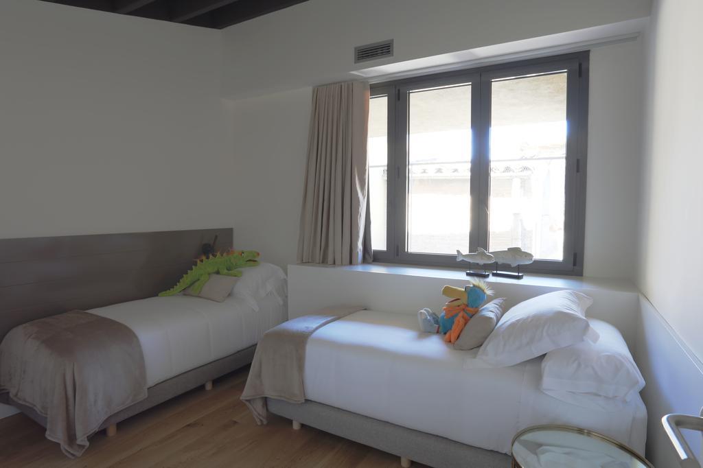 Apartaments Placa Del VI Херона Екстериор снимка